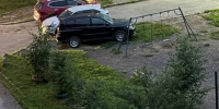 В Приморье мужчина ударил подростка на детской площадке из-за мяча, задевшего его машину - Otvprim.Ru