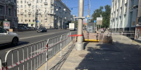Опасная зона в центре Ростова: у аварийного дома на Большой Садовой перекрыли тротуар - Ростов161