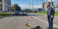 Самокатчик погиб под колесами легковушки в Екатеринбурге - Фото 1 - JustMedia