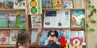 Детская библиотека № 16. Книжно-иллюстративная выставка «Светофор на три окошка». - ЦБС г. Саратова