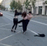 Драка парня с двумя девушками в центре Казани попала на видео - ИА Татар-информ