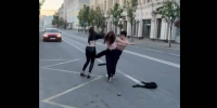 Драка парня с двумя девушками в центре Казани попала на видео - ИА Татар-информ