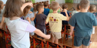 Юные лаишевцы отметили день рождения светофора игрой и пользой - Камская новь