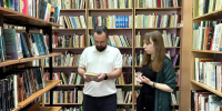 Андрей Хрипко в библиотеке имени Володи Ульянова, расположенной в Новосибирске на улице Достоевского, 8. Фото предоставлено депутатом - Законодательное собрание