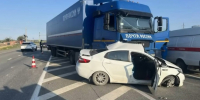 На трассе в Ростовской области при развороте легковой автомобиль врезался в «Камаз», двое погибли - Газета Таганрогская правда