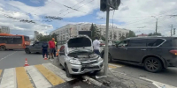 Семь пешеходов и водитель в больнице: ДТП на островке безопасности в центре Омска - ИА Новый Омск