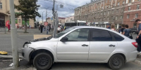 В центре Омска машина влетела в толпу пешеходов - СуперОмск