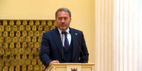 Замечания по светофорам, защита детей от кибермошенников и запрет вейпов: Александр Бельский выступил с новыми заявлениями - Metro Петербург