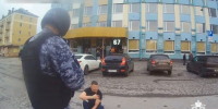 В Воркуте росгвардейцы задержали дебошира, который травмировался при попытке взлома - Росгвардия