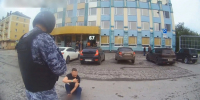 В Коми 19-летний юноша устроил дебош в здании муниципальной бухгалтерии и сломал себе ногу - Pg11.Ru