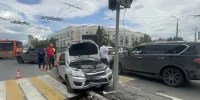 В Омске легковушка наехала на толпу пешеходов - Пульс Live