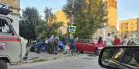 Трое пострадавших после встречи на перекрестке: в Муроме «Тойоту» отбросило в здание - 6tv.Ru