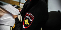 Пьяный житель Корсакова ударил сотрудницу полиции тяжелой дверью - CitySakh.Ru