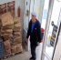 Полиция разыскивает мужчину, подозреваемого в краже из магазина - УМВД Курской области