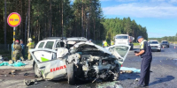 В жутком ДТП из-за выезда легковушки на встречную полосу на свердловской трассе погибли пять человек. Четверо сгорели в автомобиле - Уральский рабочий
