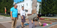 7 августа, в День освобождения Борисовского округа от немецко-фашистской оккупации, сотрудники музея возложили цветы к мемориалу «Скорбящая мать». - Историко-краеведческий музей
