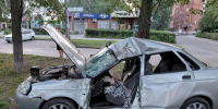 В Тольятти юноша на авто врезался в дерево и попал в больницу - Волга Ньюс