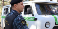 С легким паром. В Поморье приставы встретили злостного алиментщика после бани - Tv29.Ru