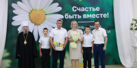 Вручение медали "Родительская доблесть" семье Кондрашовых - Министерство труда и соцразвития