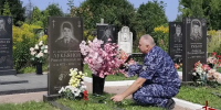 В Рязани почтили память сотрудника вневедомственной охраны, погибшего от рук бандитов - Росгвардия