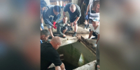 Жители Кировской области двое суток откачивали воду из отстойника, чтобы достать тело молодого мужчины - ProGorod.Ru