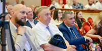 Депутаты поздравили строителей и обсудили с курянами восстановление приграничья - Областная Дума