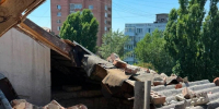 «У нас просто физически нет столько денег». Ростовчанин пожаловался на сломанную крышу после урагана, которую никто не торопится чинить  | Источник: читатель 161.RU - 161.Ru
