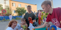 Специалисты районной библиотеки в рамках праздника «Отдыхаем двором» 6 августа организовали интерактивную библиотечную площадку для жителей - Колышлейский район
