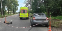В результате удара водитель электросамоката получил различные травмы. - Новгородские Ведомости