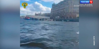 У набережной Макарова частично затонул плавучий ресторан - ГТРК Санкт-Петербург