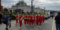 Олимпийские чемпионы, тир и музей спорта: в Омске прошёл парад в честь Дня физкультурника - Om1.Ru
