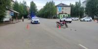 В Коми подросток на питбайке врезался в ВАЗ после падения с тротуара - Pg11.Ru
