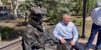 «Сделано очень достойно»: Андрей Бочаров оценил сквер Говорухина в Волгограде - Волга-Медиа