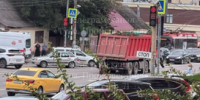 В Туле на улице Болдина самосвал снес легковушку - ИА Тульская служба новостей
