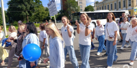 В Кингисеппе более 500 человек открыли День физкультурника торжественным маршем - ЛенТВ24
