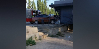В Воронеже водитель Ford врезался в киоск и скрылся с места ДТП: пострадала женщина - РИА Воронеж