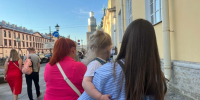 Избавившаяся в Петербурге от «маски Бэтмена» девочка собирается обратно в США - Neva.Today
