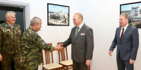 Олег Мельниченко пообщался с участниками ансамбля «Голубые береты» - Правительство