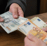 В июле продажи долларов и евро превысили покупки, средние чеки снизились - ProKazan.Ru