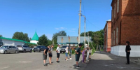 Полицейские и общественники провели спортивный урок для детей в пришкольном лагере - Газета Макарьевский вестник