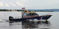 8 августа спасатели Поисково-спасательного отряда города Тольятти на спасательном катере эвакуировали с воды на берег двух девочек 2011 и 2017 годов рождения. - НИА Самара