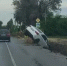 В Сызрани Lada Vesta под проливным дождем рухнула в яму - фото и видео - КТВ-ЛУЧ
