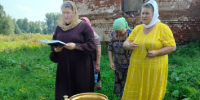 Прихожане Вознесенского благочиния совершили молебен у стен руинированного Казанского храма в Ардатовском округе - Выксунская епархия