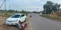 В Астрахани девушка на мопеде врезалась в иномарку и оказалась в больнице - Astrakhanpost.Ru