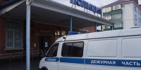 МАЙКОП, 10 августа – МН. За выходные дни в органы внутренних дел Адыгеи поступило 328 заявлений и сообщений от граждан. Чаще всего за помощью обращались в полицию в Майкопе – 126 раз, в Тахтамукайском районе – 94 раза. В оперативных сводках МВД зарегистрировано пять преступлений, среди которых четыре кражи и один случай мошенничества. «На дорогах Адыгеи зарегистрировано одно дорожно-транспортное происшествие с одним пострадавшим. Сотрудниками Госавтоинспекции задержано пятеро водителей, управлявших транспортными средствами в состоянии алкогольного опьянения», – сообщает пресс-служба регионального МВД. - Газета Майкопские новости