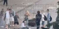 Толпа подростков избила девушку на площади Кирова: полиция разыскивает свидетелей - ИА Версия-Саратов