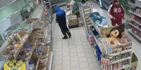 Новосибирец с накладным носом воровал продукты в магазинах - Precedent.TV