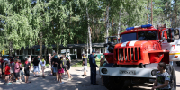 Учить спасать и спасаться. Юные самарцы примерили на себя экипировку пожарных и учились подавать воду из брандспойта - Самарская Газета