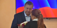 В Приозерском районе родным погибших героев СВО передали ордена Мужества - 47Channel.Ru