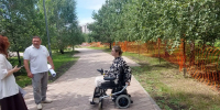 Наталья Каптелинина и  активисты штаба общественной поддержки «Единой России» провели мониторинг парка 400-летия Красноярска - Единая Россия